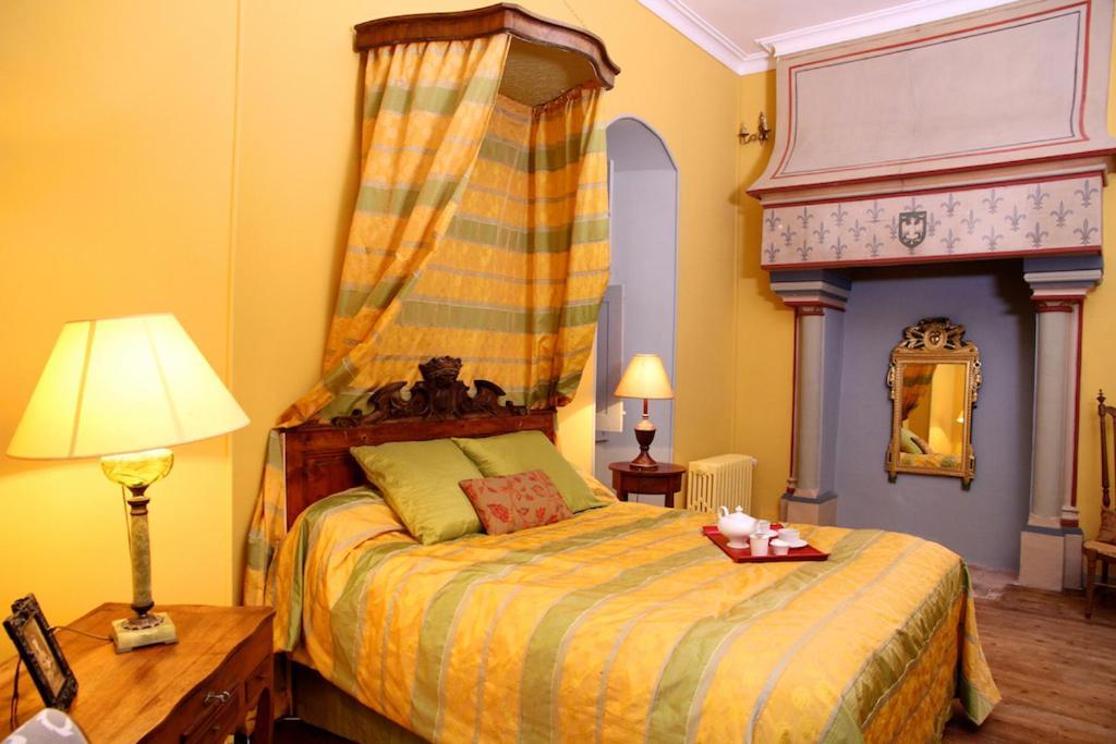 Chateau De Montriou Feneu Room photo