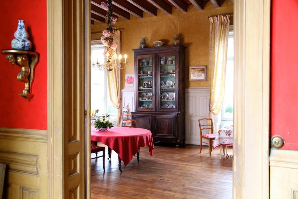Chateau De Montriou Feneu Room photo