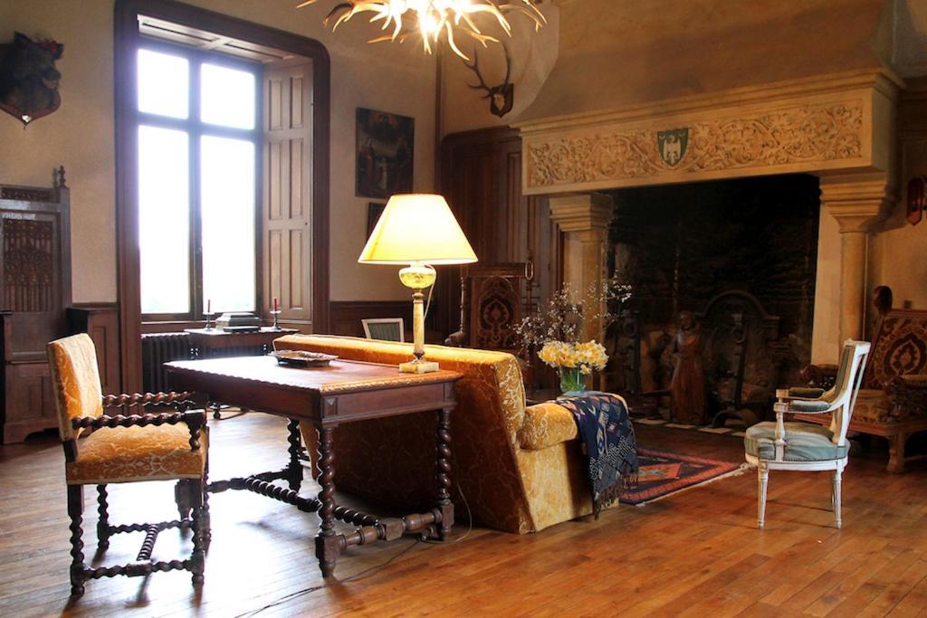 Chateau De Montriou Feneu Room photo