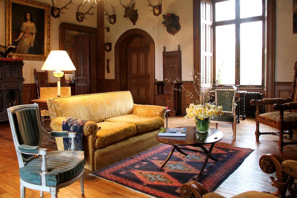 Chateau De Montriou Feneu Room photo