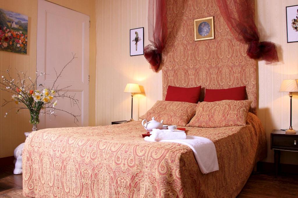 Chateau De Montriou Feneu Room photo